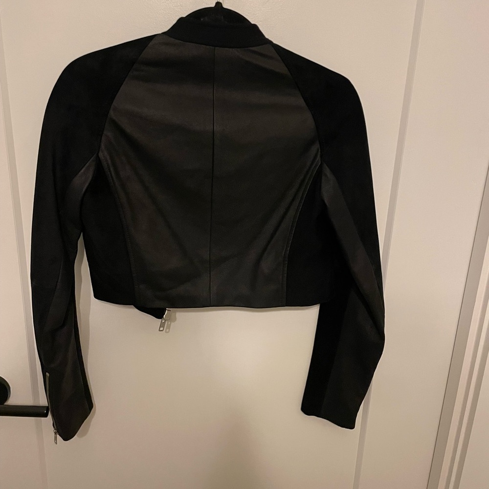 THEORY Cropped Jacket in Leather and Suede - Picture 4 of 10